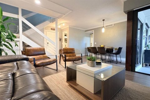 Таунхаус в Майами, Флорида 3 спальни, 119.84м2 № 2009253