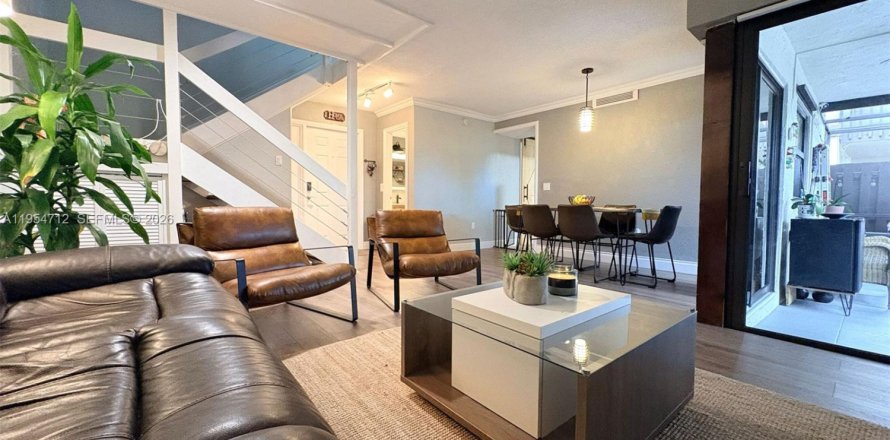 Таунхаус в Майами, Флорида 3 спальни, 119.84м2 № 2009253