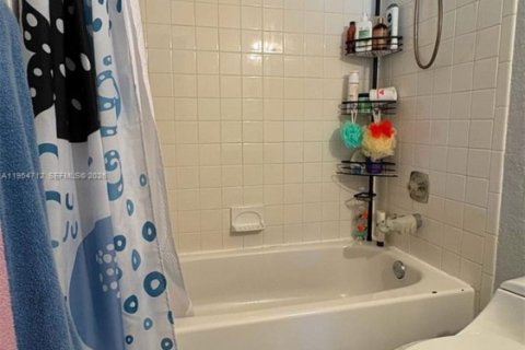 Купить таунхаус в Майами, Флорида 3 спальни, 119.84м2, № 2009253 - фото 28