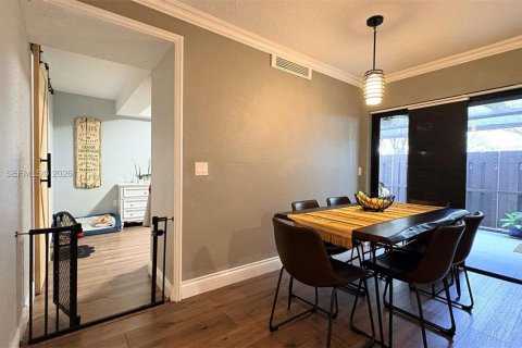 Купить таунхаус в Майами, Флорида 3 спальни, 119.84м2, № 2009253 - фото 4