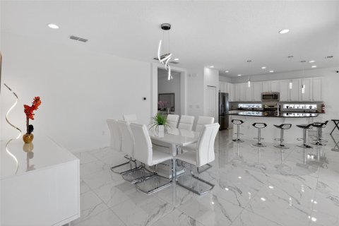 House in Kissimmee, Florida 6 bedrooms, 320.61 sq.m. № 2142049 - photo 9