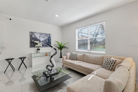 House in Kissimmee, Florida 6 bedrooms, 320.61 sq.m. № 2142049 - photo 8