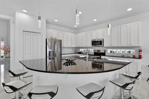 House in Kissimmee, Florida 6 bedrooms, 320.61 sq.m. № 2142049 - photo 3