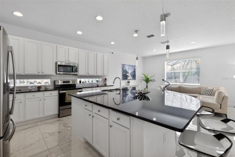 House in Kissimmee, Florida 6 bedrooms, 320.61 sq.m. № 2142049 - photo 7