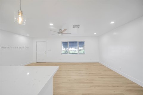 House in Boynton Beach, Florida 3 bedrooms, 150.87 sq.m. № 1947323 - photo 5