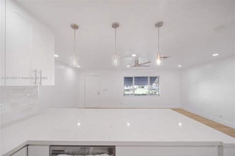 House in Boynton Beach, Florida 3 bedrooms, 150.87 sq.m. № 1947323 - photo 9