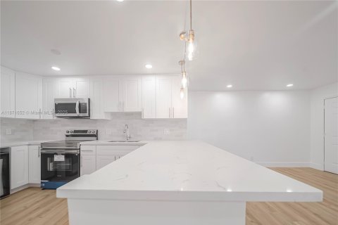 House in Boynton Beach, Florida 3 bedrooms, 150.87 sq.m. № 1947323 - photo 8