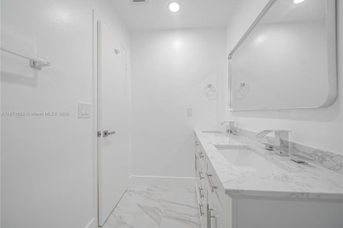 House in Boynton Beach, Florida 3 bedrooms, 150.87 sq.m. № 1947323 - photo 17