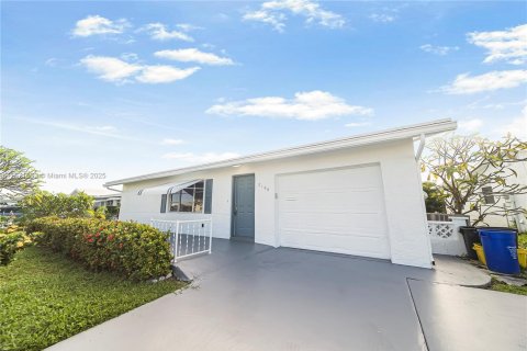 House in Boynton Beach, Florida 3 bedrooms, 150.87 sq.m. № 1947323 - photo 1