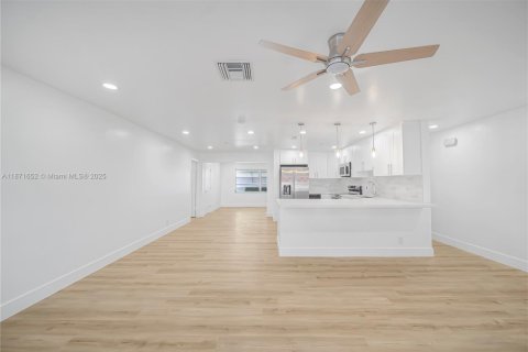 House in Boynton Beach, Florida 3 bedrooms, 150.87 sq.m. № 1947323 - photo 3