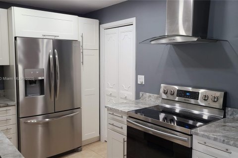 Villa ou maison à louer à Fort Lauderdale, Floride: 3 chambres, 120.77 m2 № 1920602 - photo 8