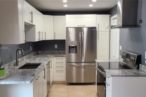 Villa ou maison à louer à Fort Lauderdale, Floride: 3 chambres, 120.77 m2 № 1920602 - photo 7