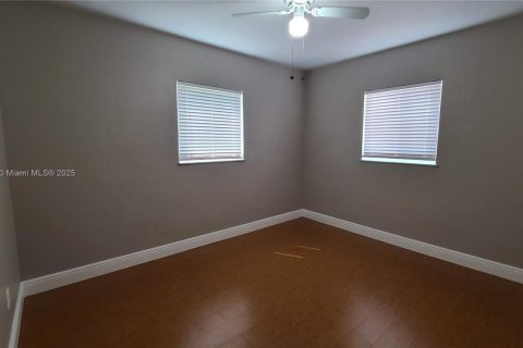 Villa ou maison à louer à Fort Lauderdale, Floride: 3 chambres, 120.77 m2 № 1920602 - photo 12