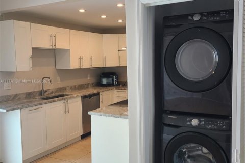 Villa ou maison à louer à Fort Lauderdale, Floride: 3 chambres, 120.77 m2 № 1920602 - photo 25