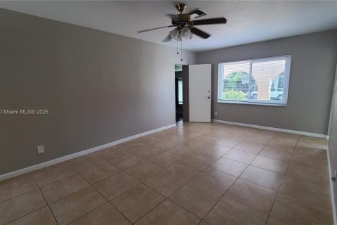 Villa ou maison à louer à Fort Lauderdale, Floride: 3 chambres, 120.77 m2 № 1920602 - photo 3