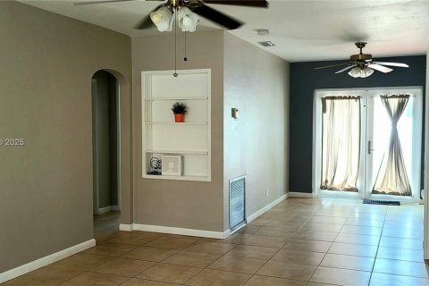 Villa ou maison à louer à Fort Lauderdale, Floride: 3 chambres, 120.77 m2 № 1920602 - photo 11