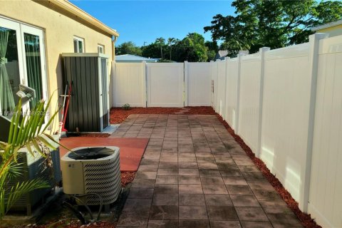 Villa ou maison à louer à Fort Lauderdale, Floride: 3 chambres, 120.77 m2 № 1920602 - photo 5