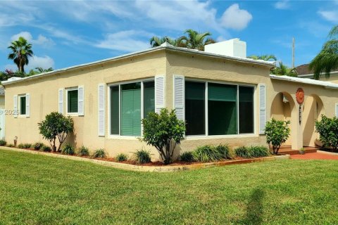 Villa ou maison à louer à Fort Lauderdale, Floride: 3 chambres, 120.77 m2 № 1920602 - photo 2