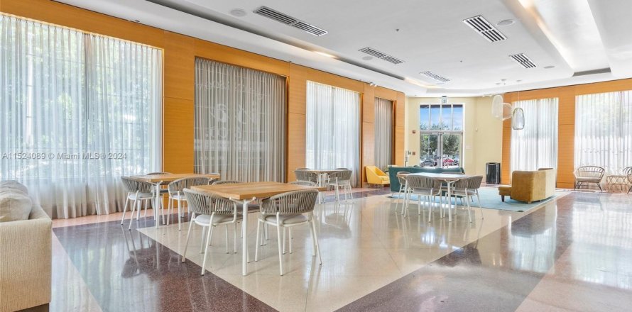 Entreprise à Miami Beach, Floride № 981890