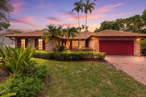 House in Coral Springs, Florida 4 bedrooms, 217.11 sq.m. № 2265416