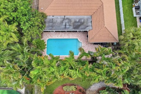House in Coral Springs, Florida 4 bedrooms, 217.11 sq.m. № 2265416 - photo 29