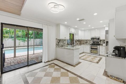 House in Coral Springs, Florida 4 bedrooms, 217.11 sq.m. № 2265416 - photo 9