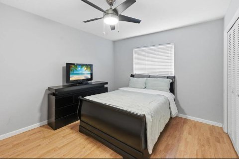 House in Coral Springs, Florida 4 bedrooms, 217.11 sq.m. № 2265416 - photo 24