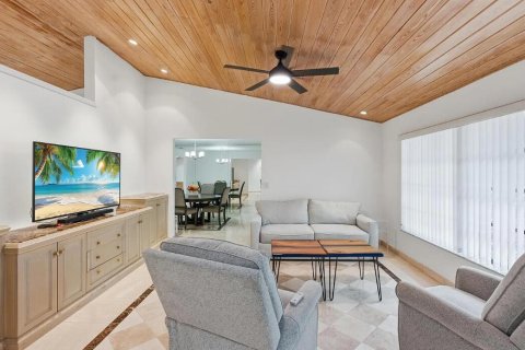 House in Coral Springs, Florida 4 bedrooms, 217.11 sq.m. № 2265416 - photo 8
