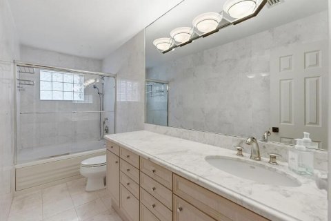 House in Coral Springs, Florida 4 bedrooms, 217.11 sq.m. № 2265416 - photo 23