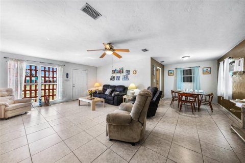 Villa ou maison à vendre à Port Charlotte, Floride: 2 chambres, 110.18 m2 № 2143758 - photo 8