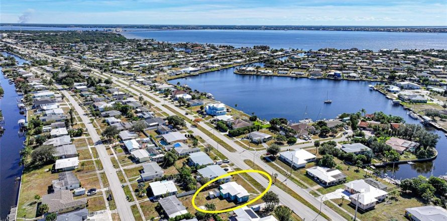 Villa ou maison à Port Charlotte, Floride 2 chambres, 110.18 m2 № 2143758