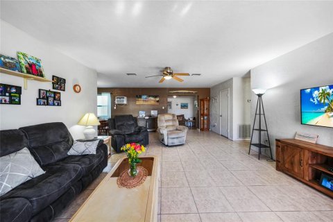 Villa ou maison à vendre à Port Charlotte, Floride: 2 chambres, 110.18 m2 № 2143758 - photo 5