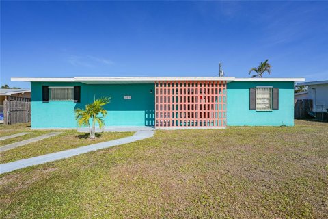 Villa ou maison à vendre à Port Charlotte, Floride: 2 chambres, 110.18 m2 № 2143758 - photo 3