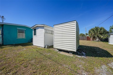 Villa ou maison à vendre à Port Charlotte, Floride: 2 chambres, 110.18 m2 № 2143758 - photo 25