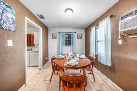 Villa ou maison à vendre à Port Charlotte, Floride: 2 chambres, 110.18 m2 № 2143758 - photo 11
