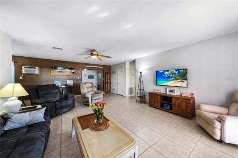 Villa ou maison à vendre à Port Charlotte, Floride: 2 chambres, 110.18 m2 № 2143758 - photo 6