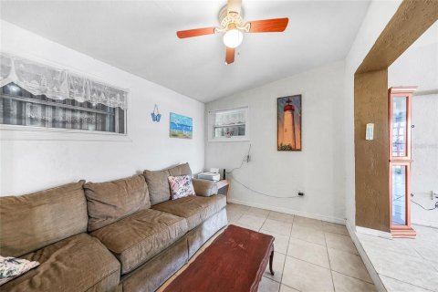 Villa ou maison à vendre à Port Charlotte, Floride: 2 chambres, 110.18 m2 № 2143758 - photo 10