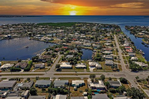 Villa ou maison à vendre à Port Charlotte, Floride: 2 chambres, 110.18 m2 № 2143758 - photo 30