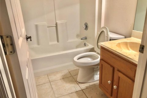 House in The Villages, Florida 3 bedrooms, 175.03 sq.m. № 1634628 - photo 15