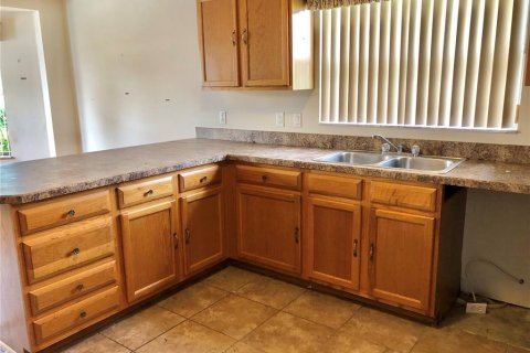 House in The Villages, Florida 3 bedrooms, 175.03 sq.m. № 1634628 - photo 7