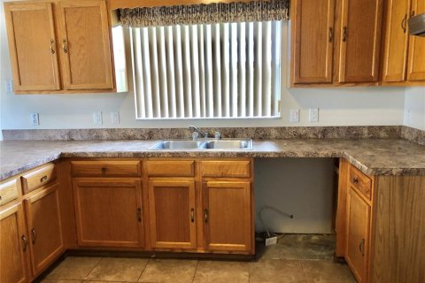 House in The Villages, Florida 3 bedrooms, 175.03 sq.m. № 1634628 - photo 8