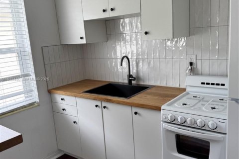 Condominio en venta en Miami Shores, Florida, 1 dormitorio, 62.43 m2 № 1992062 - foto 2