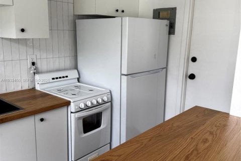 Condominio en venta en Miami Shores, Florida, 1 dormitorio, 62.43 m2 № 1992062 - foto 1