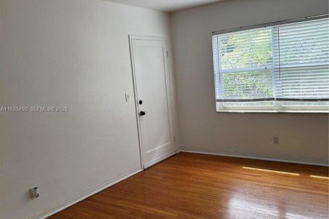 Condominio en venta en Miami Shores, Florida, 1 dormitorio, 62.43 m2 № 1992062 - foto 4