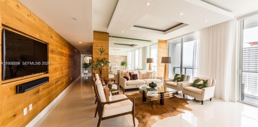 Condominio en Miami, Florida, 2 dormitorios  № 2006640