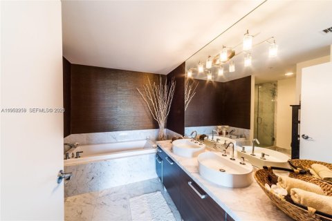 Condominio en venta en Miami, Florida, 2 dormitorios, 120.12 m2 № 2006640 - foto 11