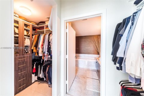 Condominio en venta en Miami, Florida, 2 dormitorios, 120.12 m2 № 2006640 - foto 12