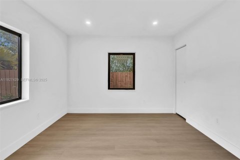 Casa en alquiler en Fort Lauderdale, Florida, 4 dormitorios, 172.43 m2 № 1986069 - foto 12