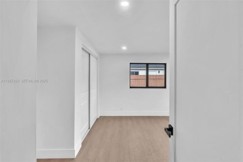 Casa en alquiler en Fort Lauderdale, Florida, 4 dormitorios, 172.43 m2 № 1986069 - foto 26