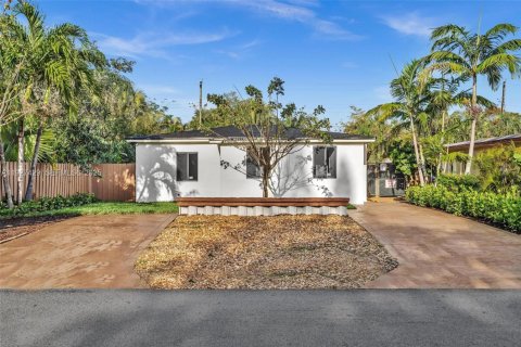 Casa en alquiler en Fort Lauderdale, Florida, 4 dormitorios, 172.43 m2 № 1986069 - foto 1